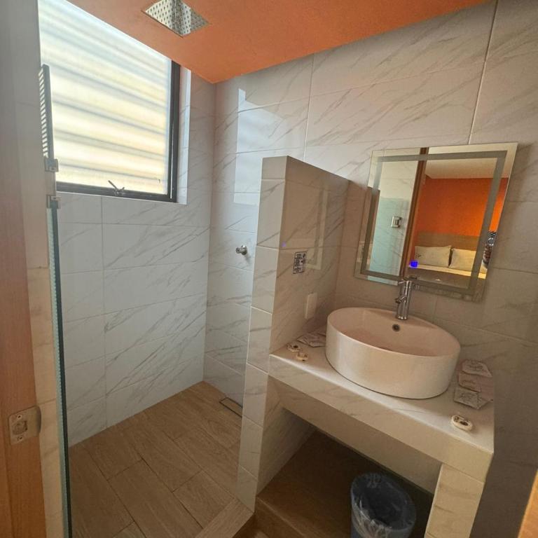 Hotel Moctezuma La Villa - Twin Room with Private Bathroom - 7