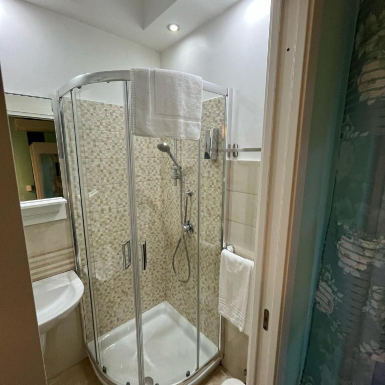 F.Rooms Napoli - Large Double or Twin Room - 4