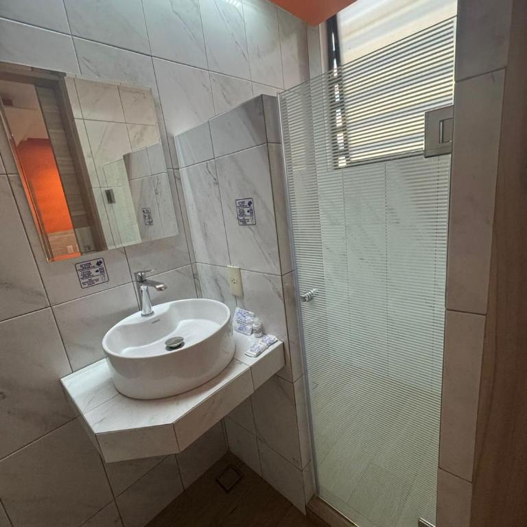 Hotel Moctezuma La Villa - Twin Room with Private Bathroom - 10