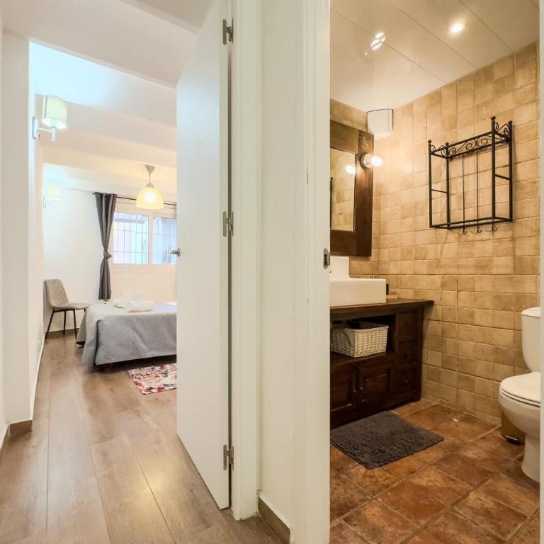 Cozy Place next to Park Güell - Two-Bedroom Apartment - 15
