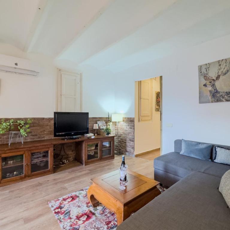Cozy Place next to Park Güell - Two-Bedroom Apartment - 4