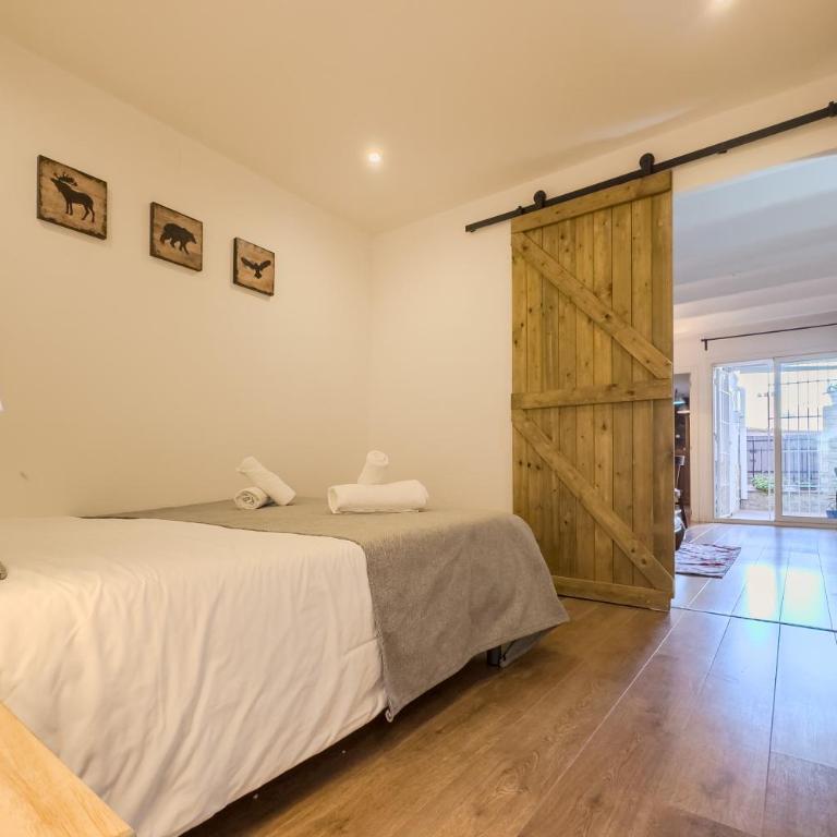 Cozy Place next to Park Güell - Two-Bedroom Apartment - 17