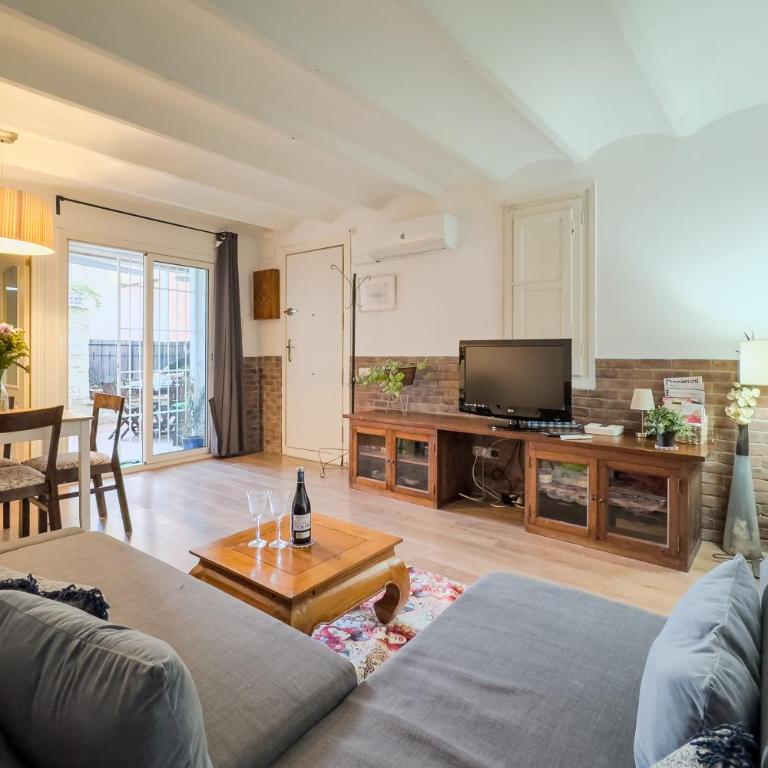 Cozy Place next to Park Güell - Two-Bedroom Apartment - 2