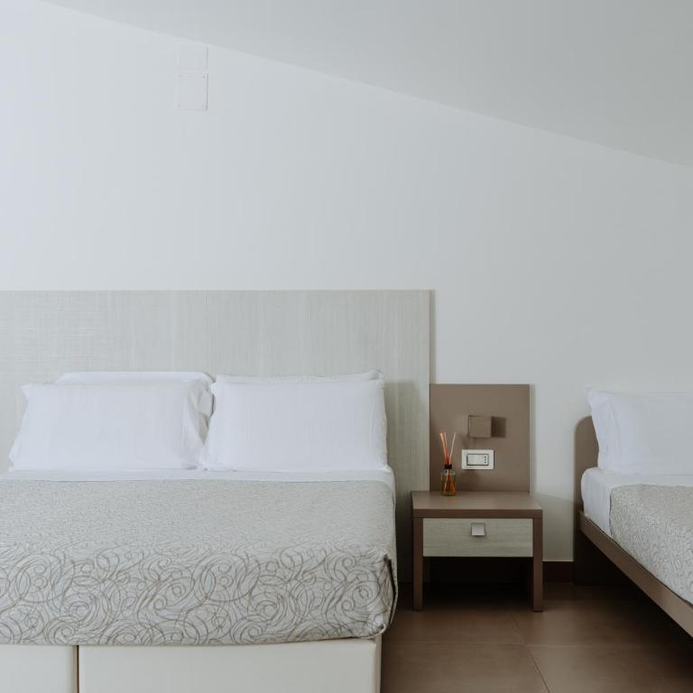 Hotel Caravel - Camera Tripla - 1