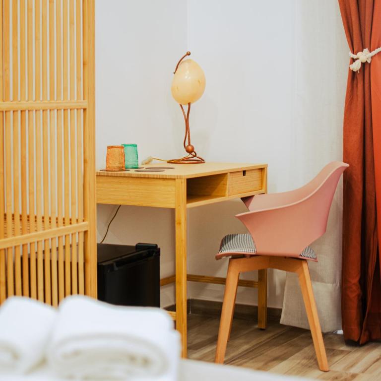 Lara's Home by I Borbone - Deluxe Double Room with Balcony - 5