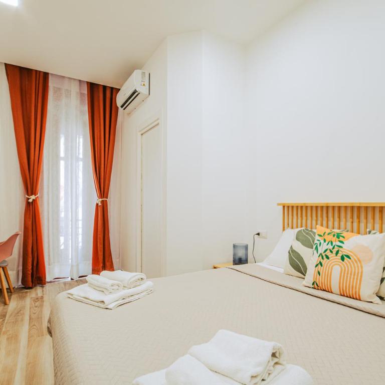 Lara's Home by I Borbone - Deluxe Double Room with Balcony - 2