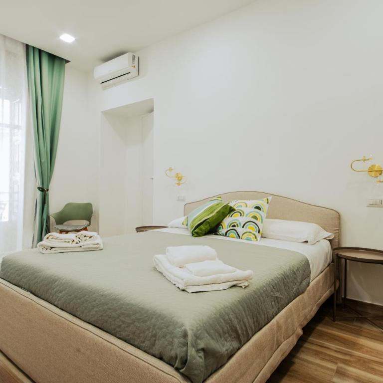 Lara's Home by I Borbone - Triple Room with Balcony - 1