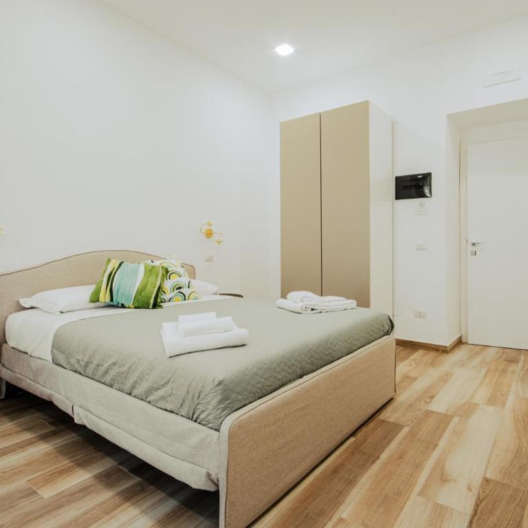 Lara's Home by I Borbone - Triple Room with Balcony - 2
