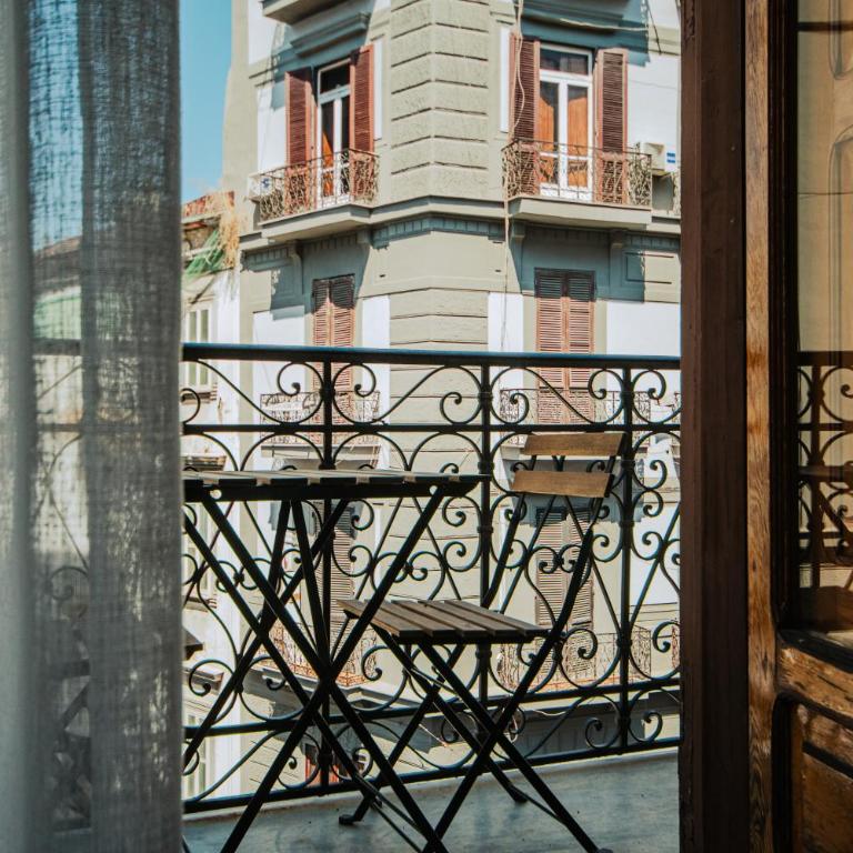 Lara's Home by I Borbone - Triple Room with Balcony - 9
