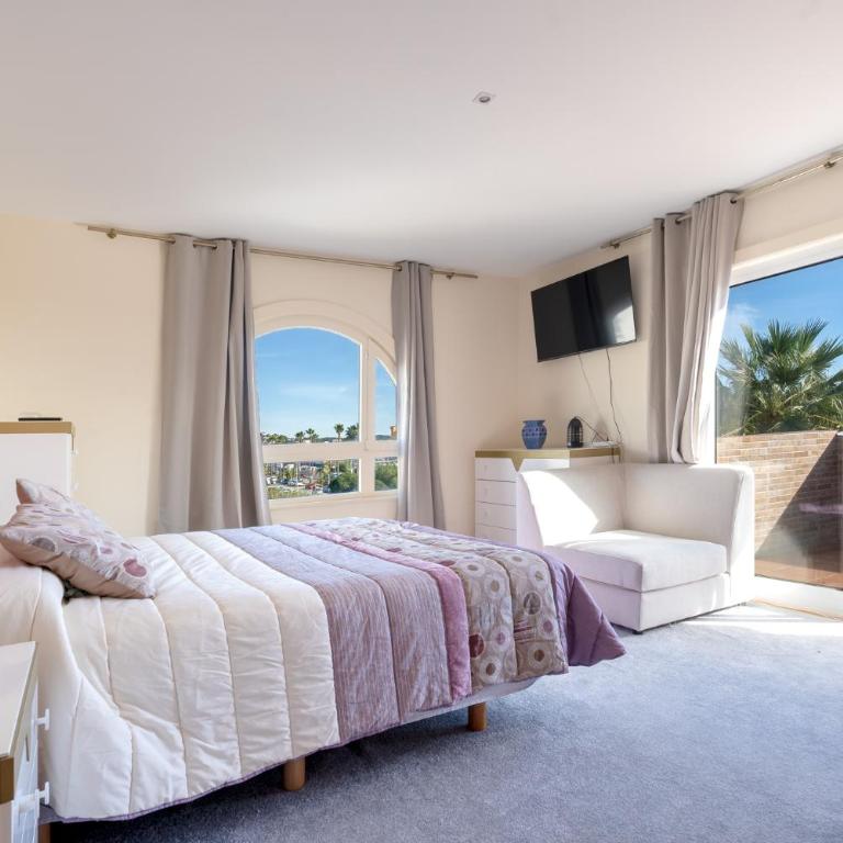 Lets in the Sun - Villa La Cala - Villa - 32