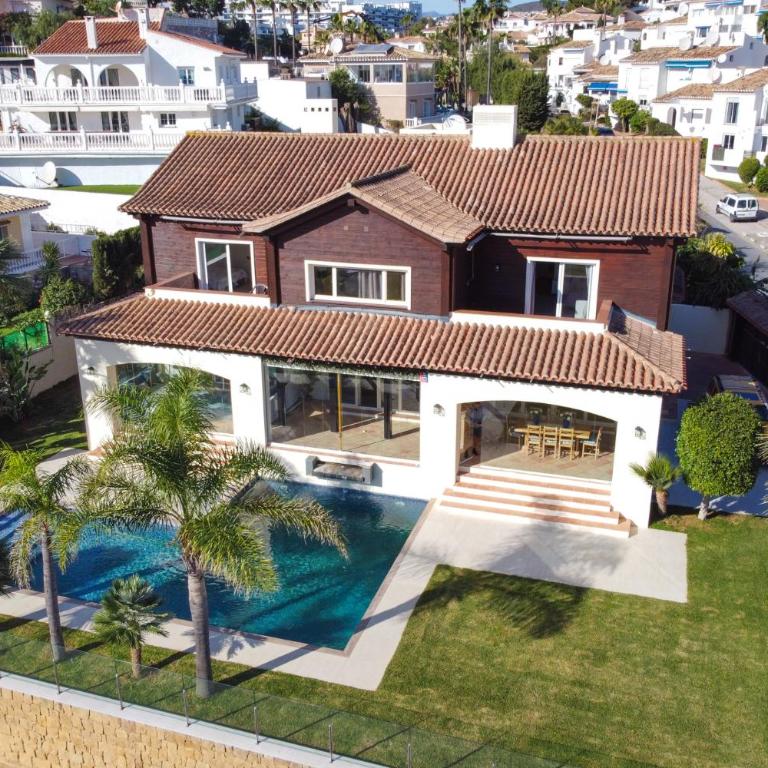 Lets in the Sun - Villa La Cala - Villa - 36