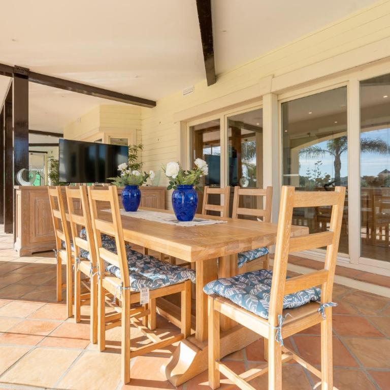 Lets in the Sun - Villa La Cala - Villa - 37