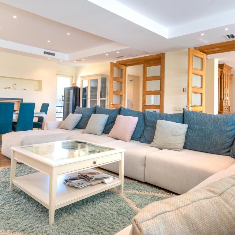 Lets in the Sun - Villa La Cala - Villa - 38