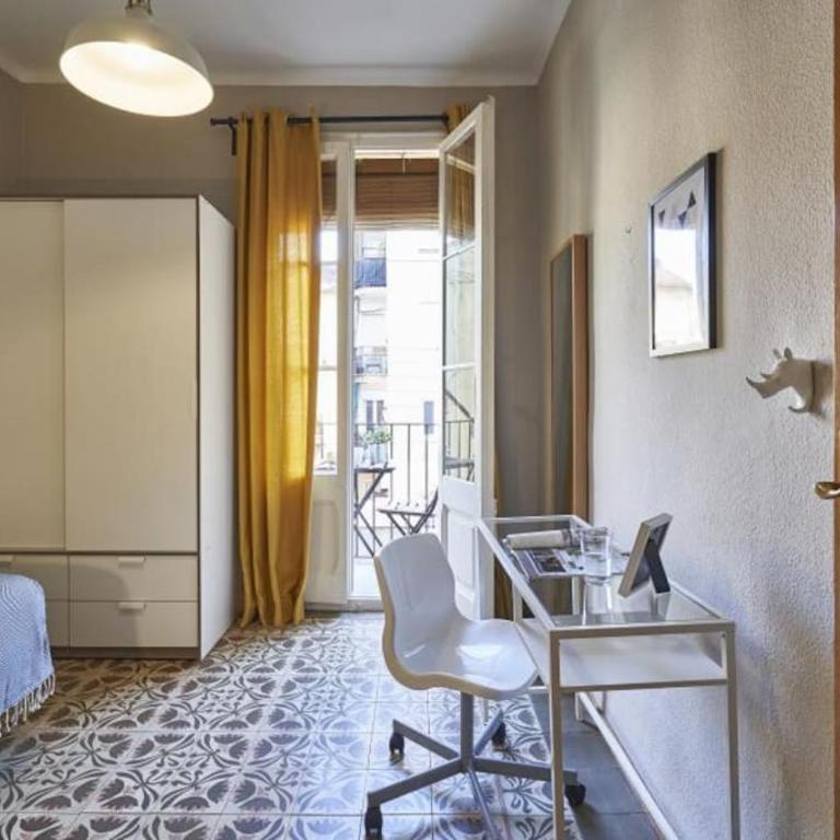 BeBarceloner Sants Apartments- 3 bedroom - Three-Bedroom Apartment - 8