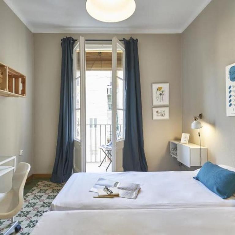 BeBarceloner Sants Apartments- 3 bedroom - Three-Bedroom Apartment - 13