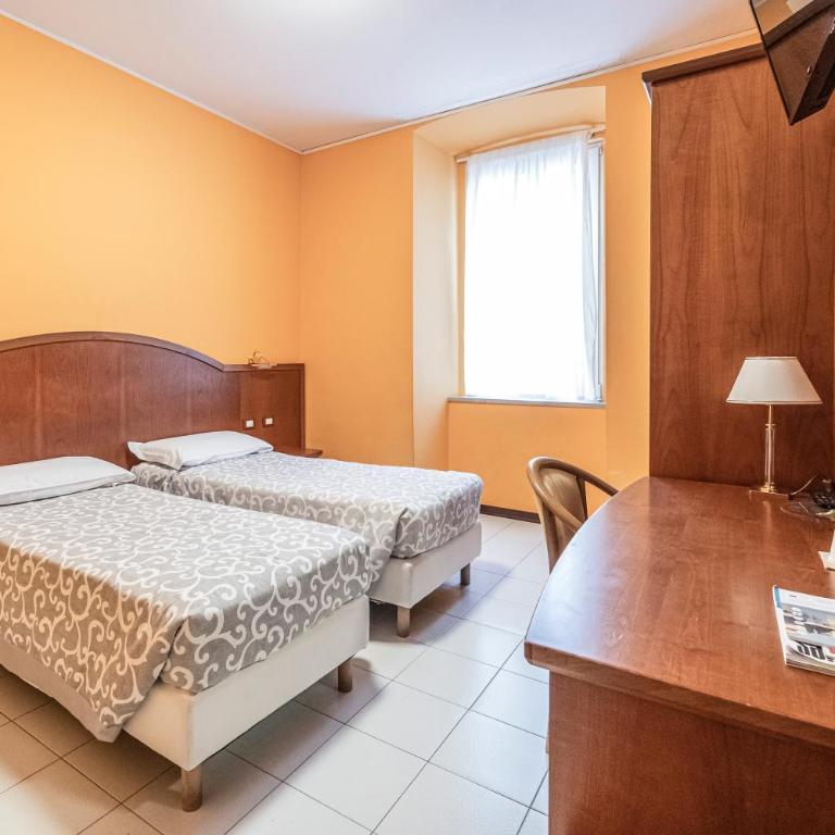 Hotel Italia - Camera Standard Matrimoniale/Doppia con Letti Singoli - 21