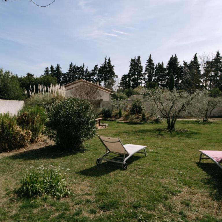 "Countryside Escape Charm and Serenity in Isle-sur-la-Sorgue" - Apartment - 4