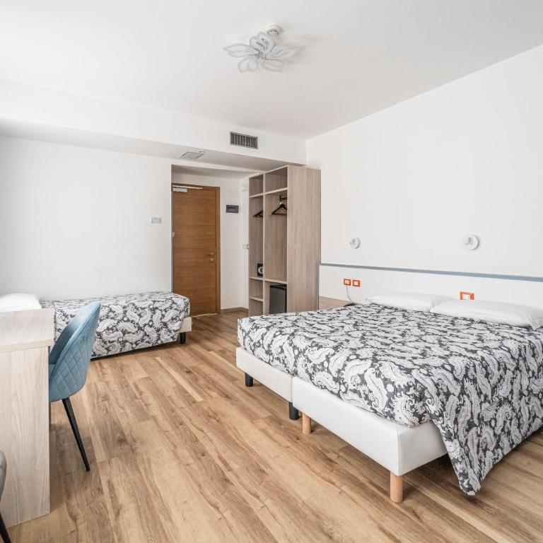 Hotel Italia - Camera Familiare Deluxe - 17