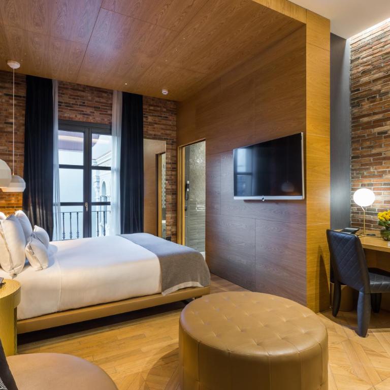 Monument Hotel - Deluxe Room - 3