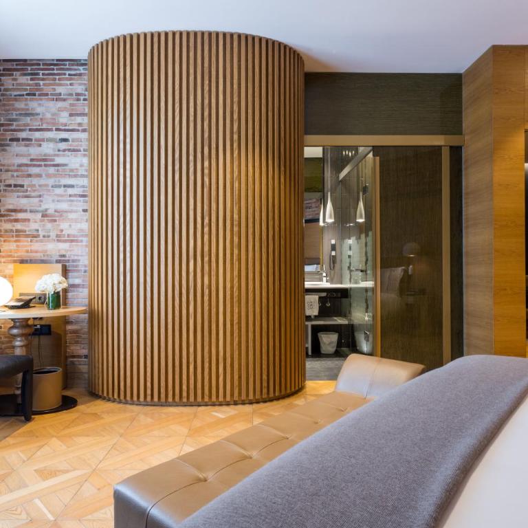 Monument Hotel - Suite with City View - 4