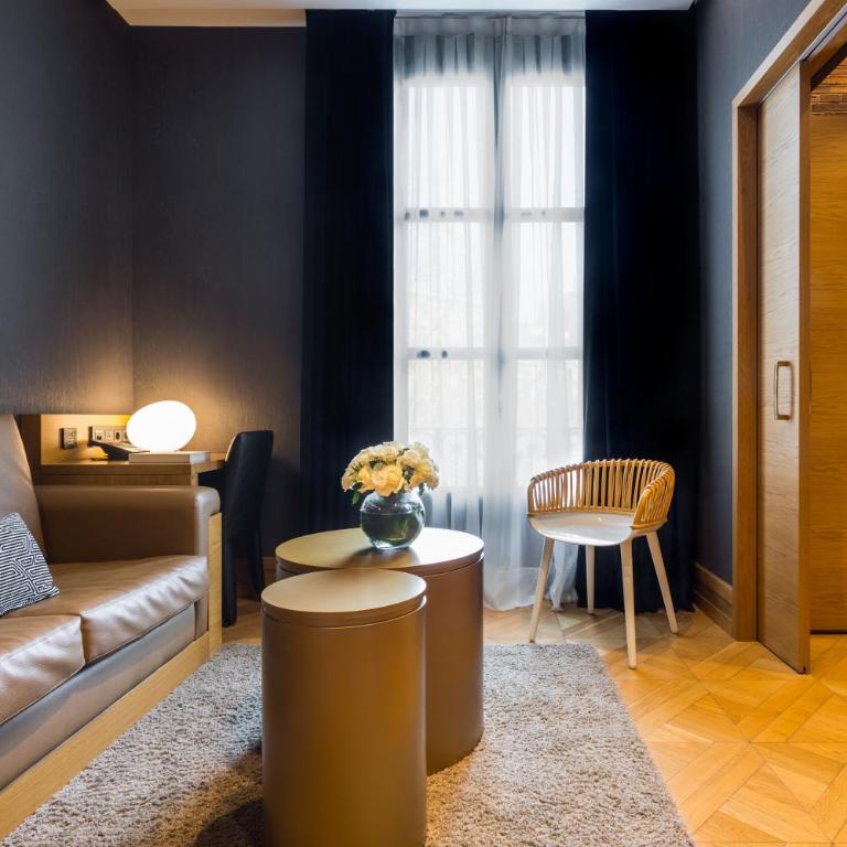 Monument Hotel - Suite with City View - 6