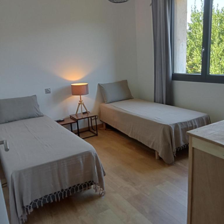 Maison individuelle plein centre avec jardin ,au pied du Mont Ventoux - Maison 3 Chambres - 25