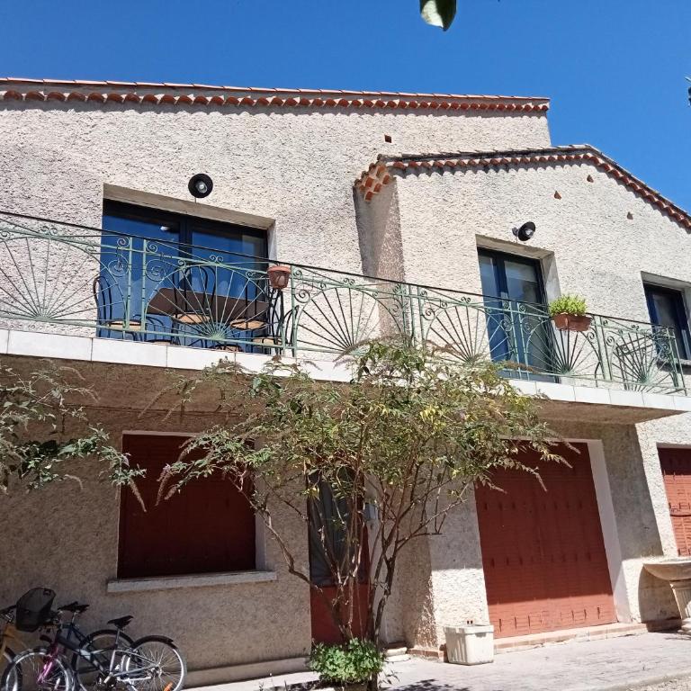 Maison individuelle plein centre avec jardin ,au pied du Mont Ventoux - Maison 3 Chambres - 4
