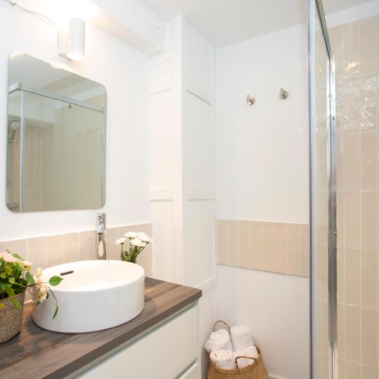 SingularStays Casa del Grao - Three-Bedroom Apartment - 20