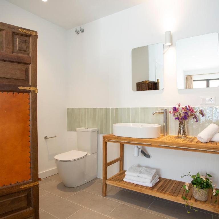 SingularStays Casa del Grao - Three-Bedroom Apartment - 26