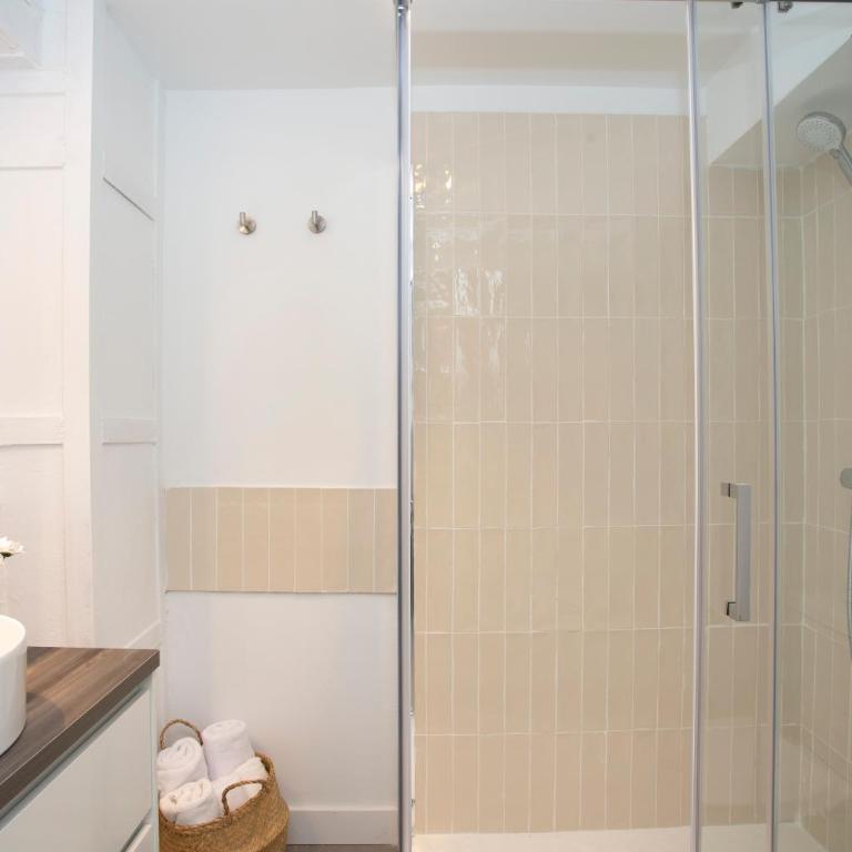 SingularStays Casa del Grao - Three-Bedroom Apartment - 28