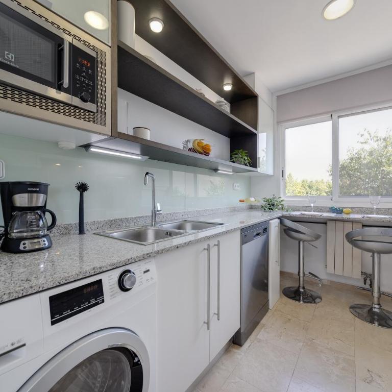 Apartamentos Oasis - Three-Bedroom Apartment - 8