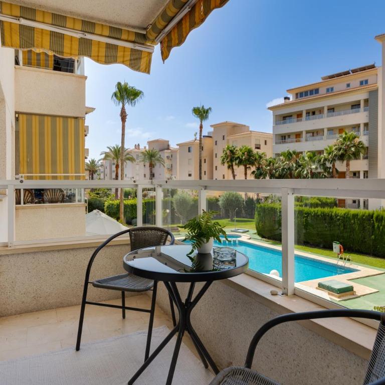Apartamentos Oasis - Three-Bedroom Apartment - 13