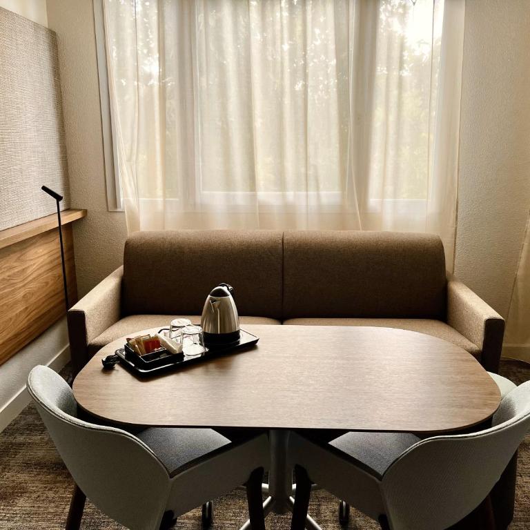 Novotel Suites Clermont Ferrand Polydome - Suite Double Supérieure avec Canapé-Lit - 11