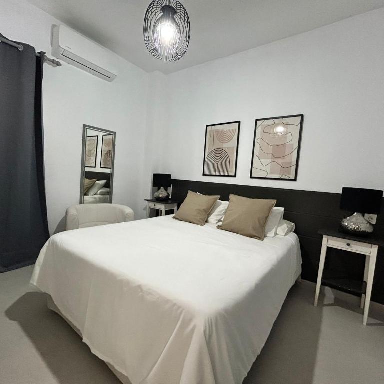Hostal Berlin - Double or Twin Interior Room - 5
