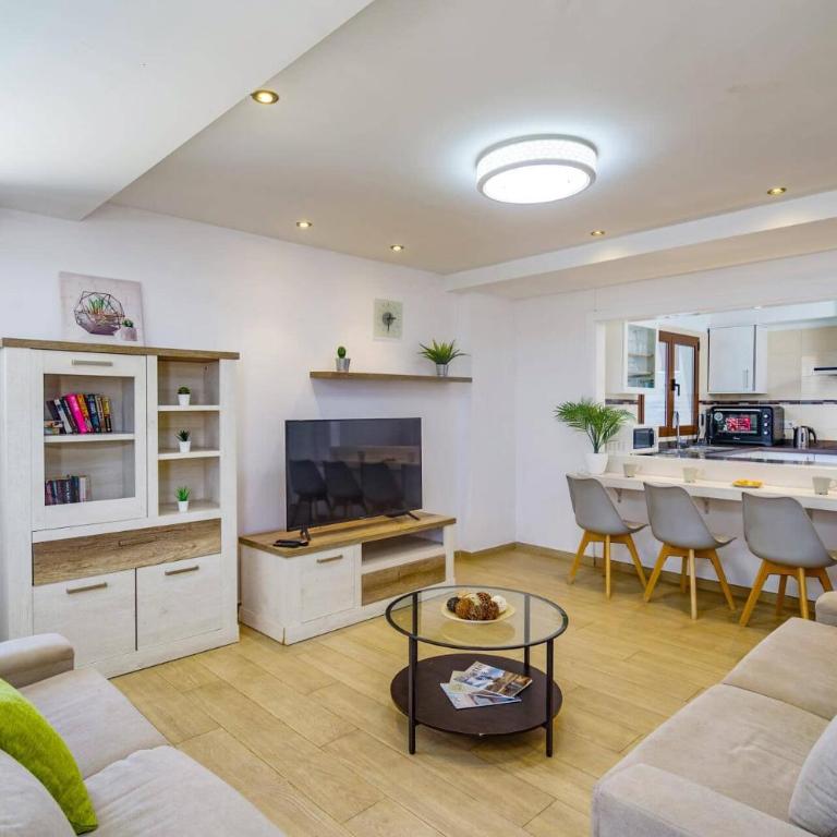 Villa Fayna by Villa Plus - Villa - 3