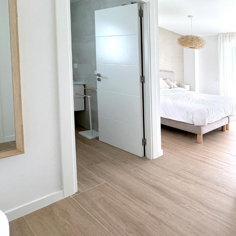 Breezy Bahía by Ginkgo Marbella - Three-Bedroom Apartment - 8