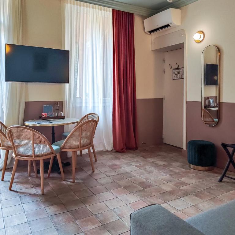 Hotel Aparthotel AMMI Vieux Nice - Junior Suite with Balcony - Courtyard side - 12