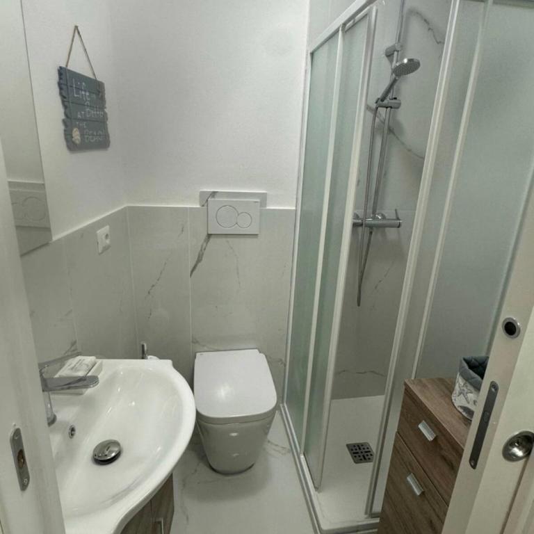 A due passi dal mare - Appartamento con 2 Camere da Letto - 10