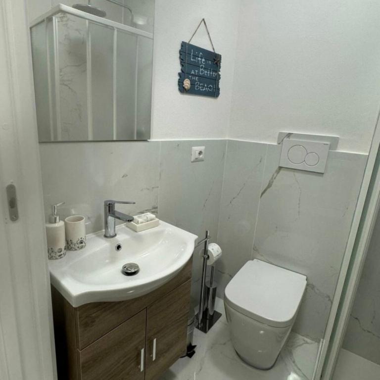 A due passi dal mare - Appartamento con 2 Camere da Letto - 12