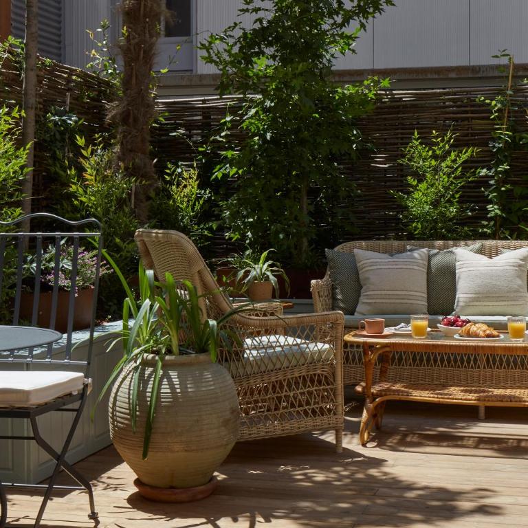 Miiro Borneta - The Terrace - 5