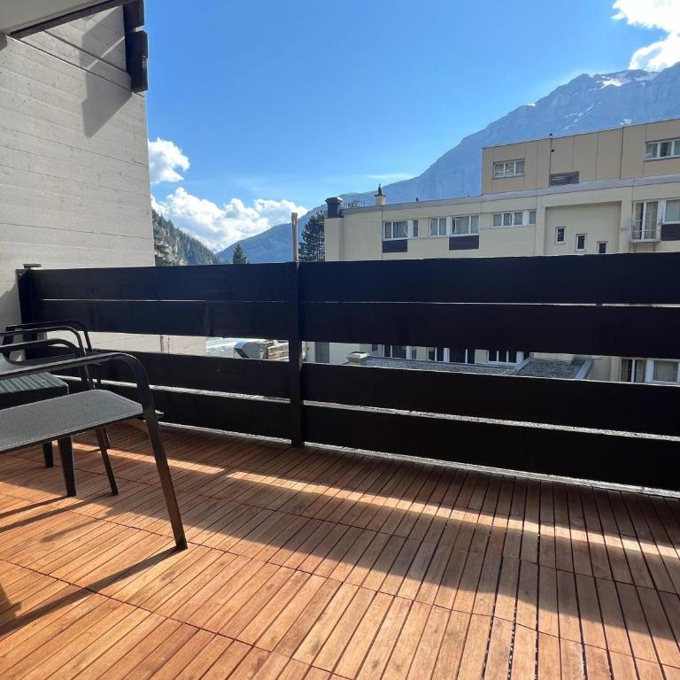 Le Bristol Leukerbad - Comfort Zimmer mit 1 Doppelbett, 1 Schlafsofa und Balkon - 10