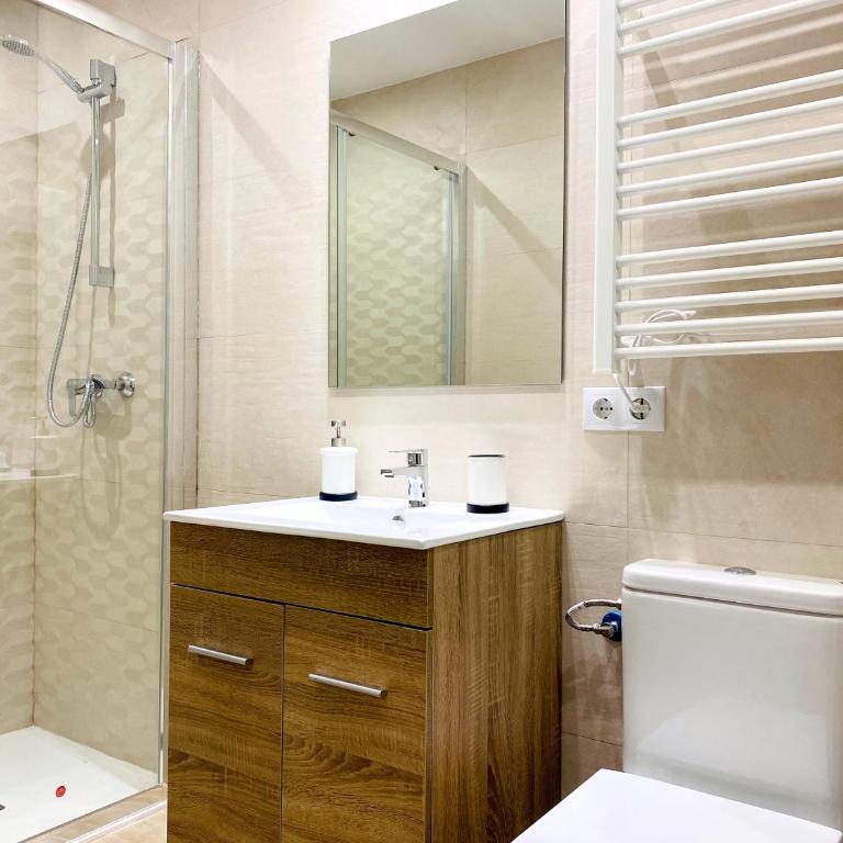 Plaza Madrid Central - Superior One-Bedroom Apartment with Balcony - 3