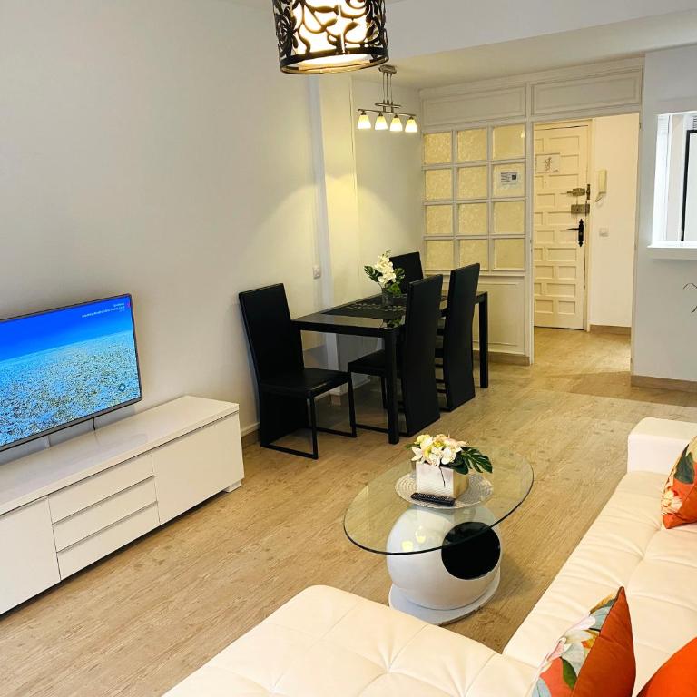 Plaza Madrid Central - Superior One-Bedroom Apartment with Balcony - 17