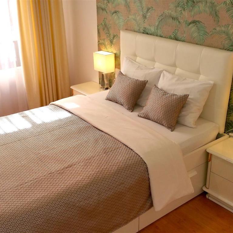 Plaza Madrid Central - One-Bedroom Apartment with Balcony - 12