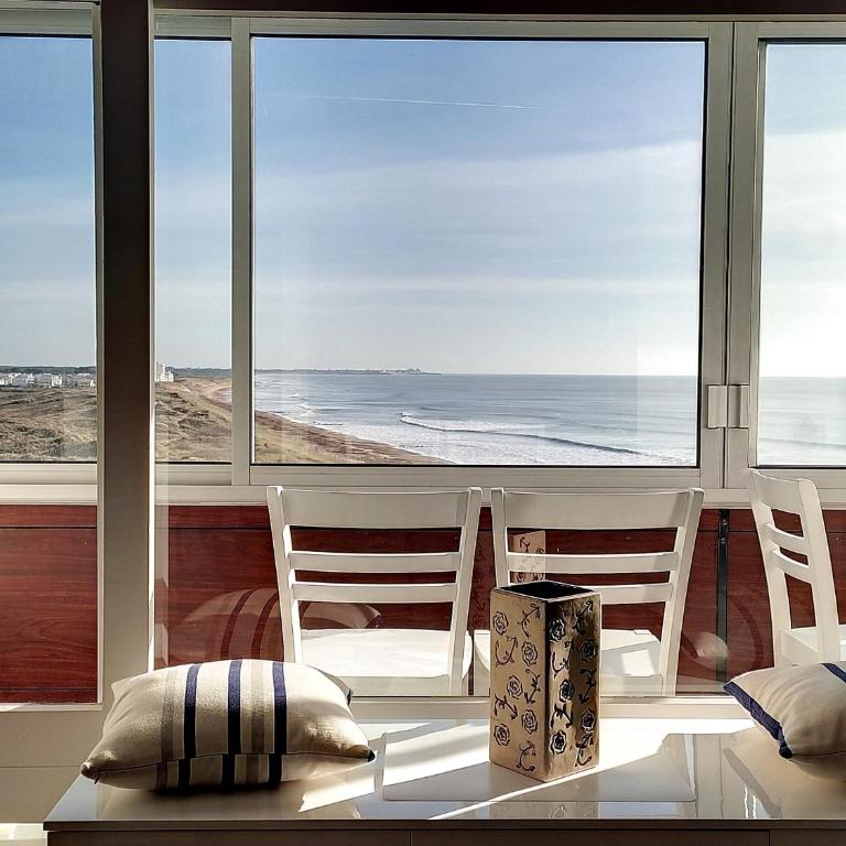 Studio charmant face mer accès plage, balcon, parking - FR-1-652-14 - Apartment - 1