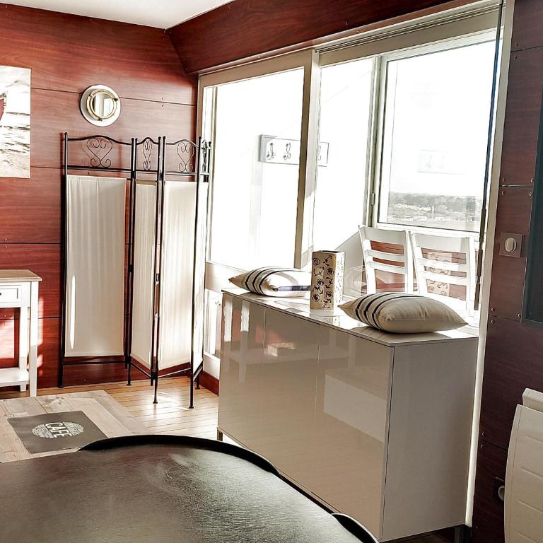 Studio charmant face mer accès plage, balcon, parking - FR-1-652-14 - Apartment - 26