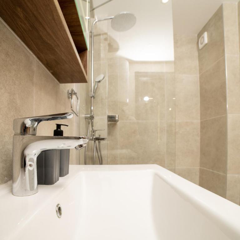 Luxury Apartment with Green Terrace, Porto Milena View and Private Garage - One-Bedroom Apartment - 24