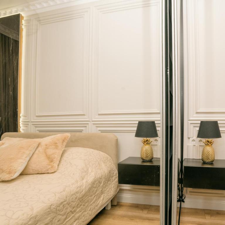 Luxury Apartment with Green Terrace, Porto Milena View and Private Garage - One-Bedroom Apartment - 32