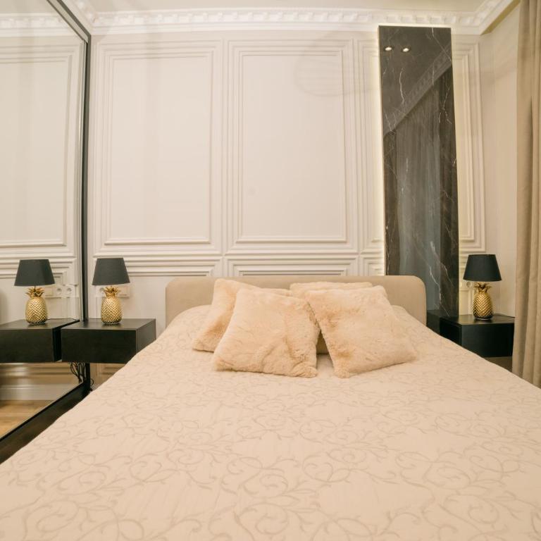 Luxury Apartment with Green Terrace, Porto Milena View and Private Garage - One-Bedroom Apartment - 53