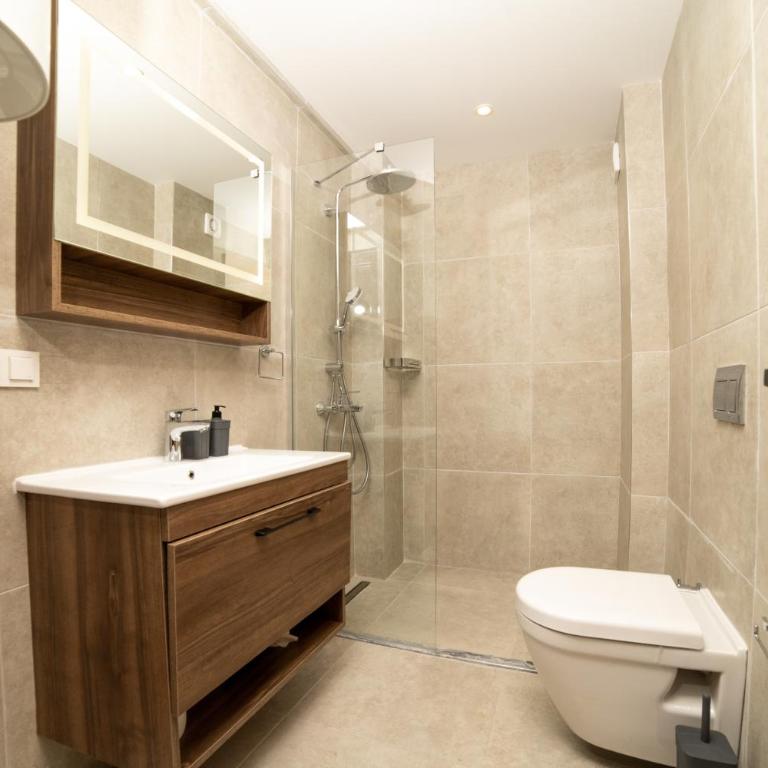 Luxury Apartment with Green Terrace, Porto Milena View and Private Garage - One-Bedroom Apartment - 56